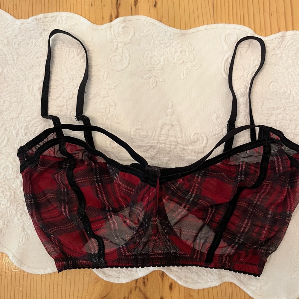 Bra nwot Lonely lingerie 32F red Black plaid